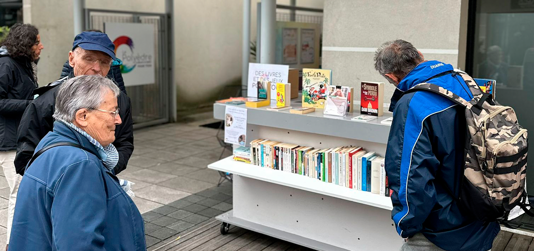 bibliothèque et livres pour tous en extérieur polyèdre seynod annecy
