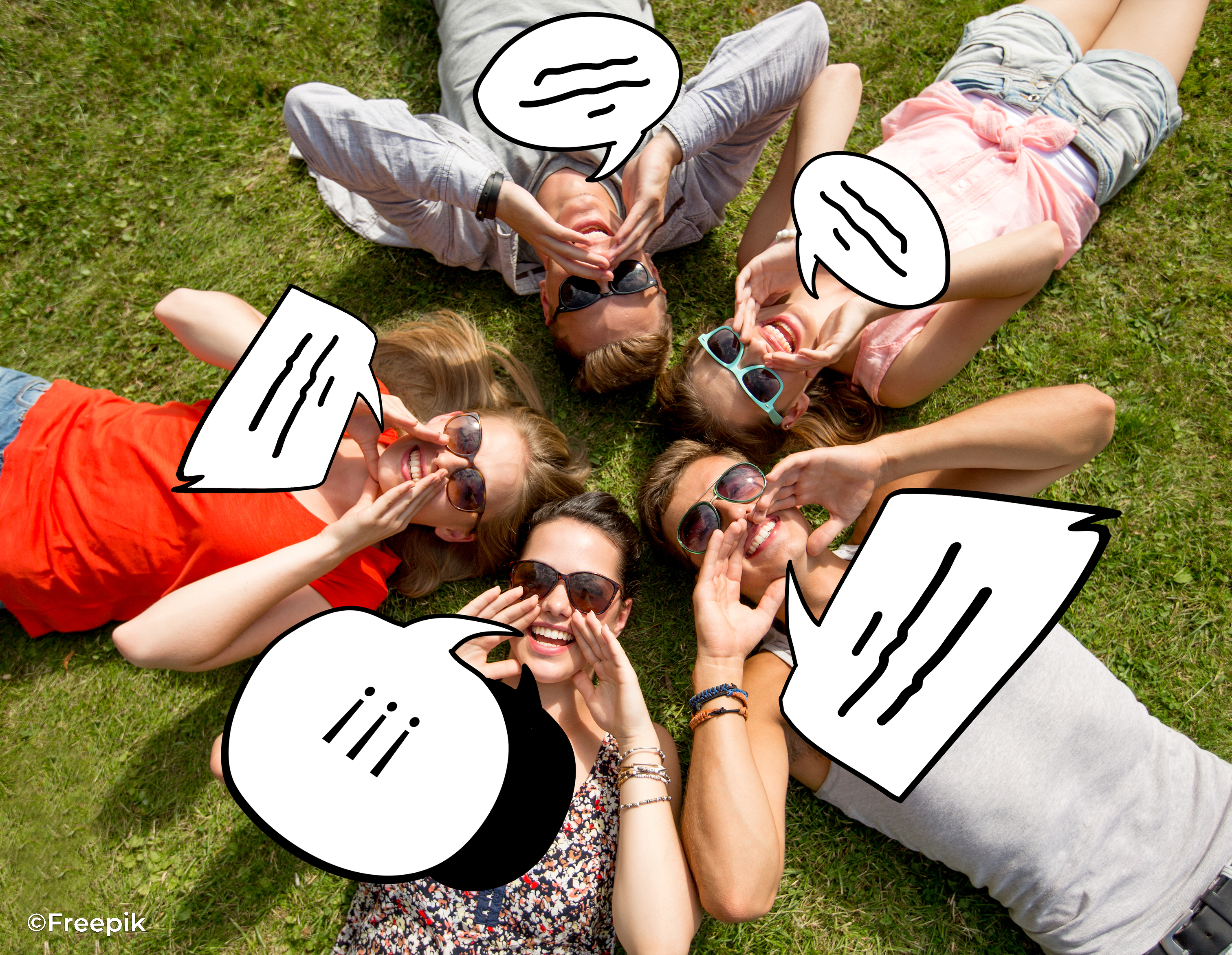 jeunes allongés dans l'herbe avec bulle de discussion devant eux polyèdre seynod annecy
