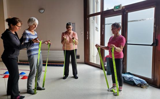 activité gym douce et étirements seniors polyedre seynod annecy