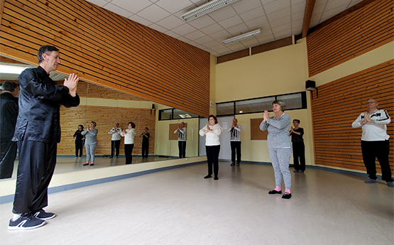 adulte pendant cours de qi gong polyèdre seynod annecy