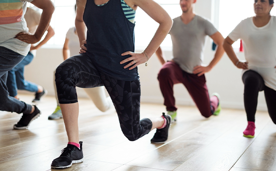 position fente renforcement musculaire adulte polyèdre seynod annecy