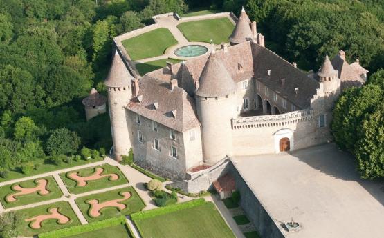 château de virieu vue dun drône