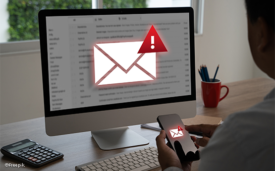 ordinateur avec des panneaux attentions mails polyèdre seynod annecy