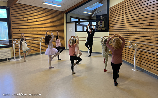 petites filles en tenue de danse polyèdre seynod annecy