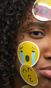 femme emojis sur le visage conférence polyèdre seynod annecy