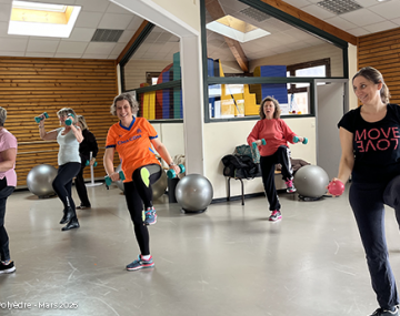 groupe de femme renforcement musculaire avec haltères polyèdre seynod annecy