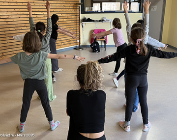 enfants de dos cours street dance polyèdre seynod annecy