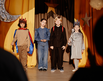 enfants sur scène de théâtre polyèdre seynod annecy